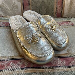 TORY BURCH Tory Charm Shearling Mules In Gold. Size 6 Women
